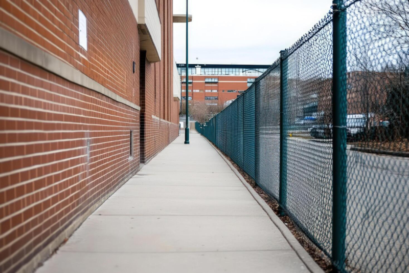 Como Escolher o Gradil Ideal para Cercar e Valorizar Seu Espaço com Segurança